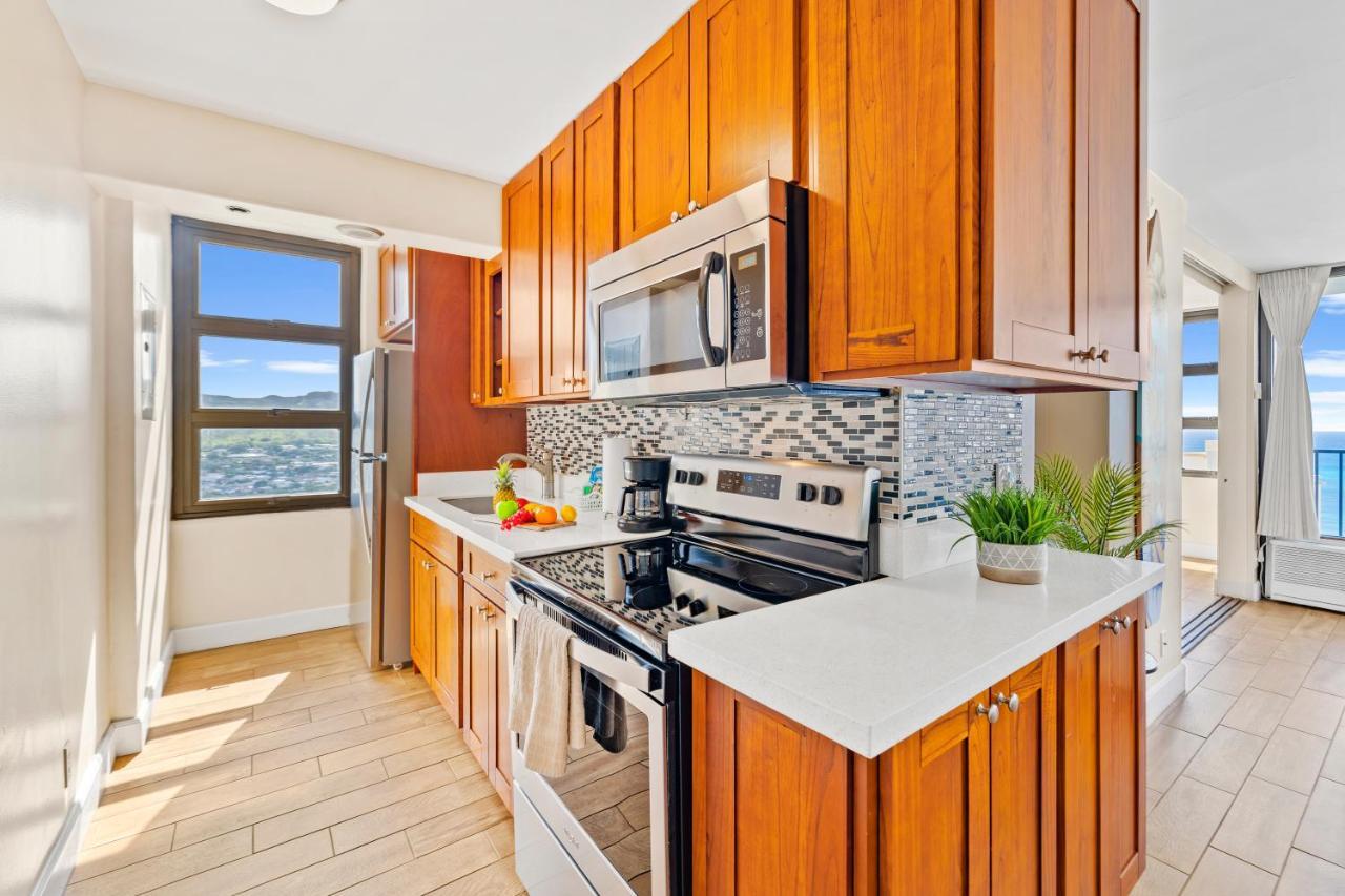 Waikiki Banyan 1Br With Great Ocean Views, Steps To Beach & Parking! Хонолулу Екстериор снимка