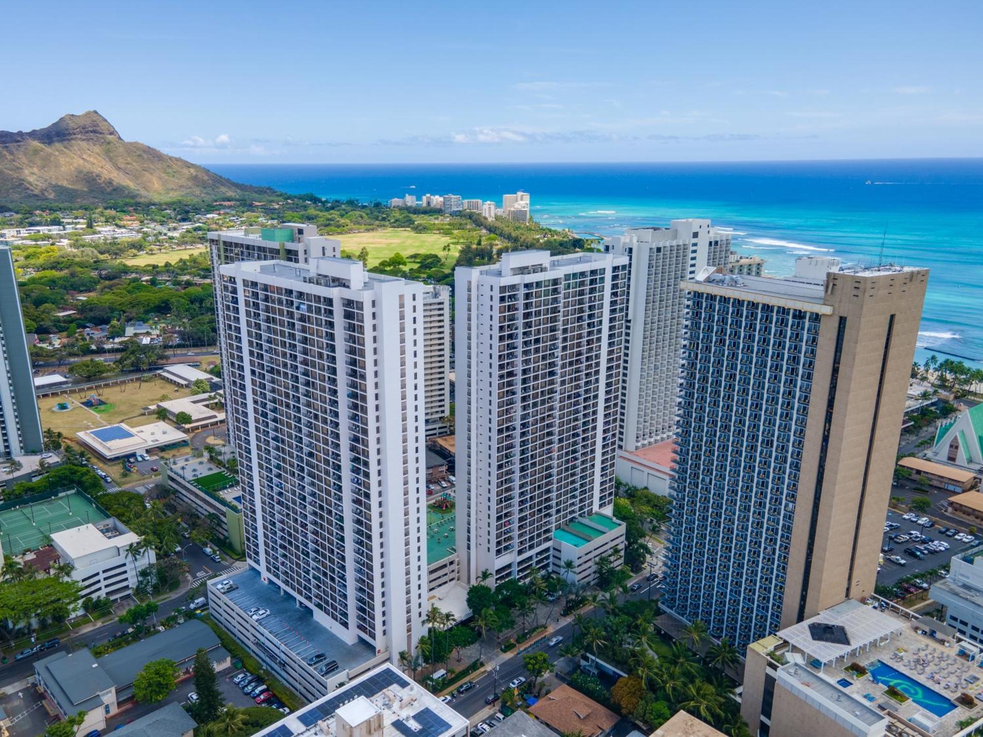 Waikiki Banyan 1Br With Great Ocean Views, Steps To Beach & Parking! Хонолулу Екстериор снимка