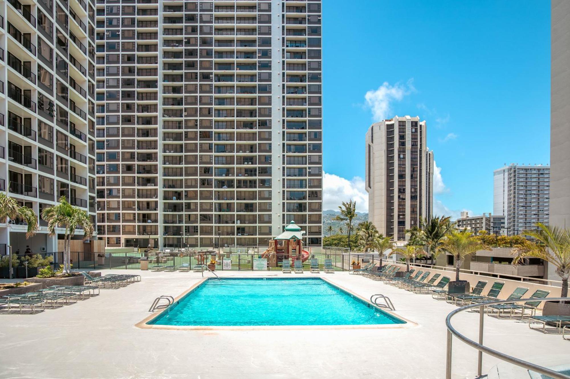 Waikiki Banyan 1Br With Great Ocean Views, Steps To Beach & Parking! Хонолулу Екстериор снимка