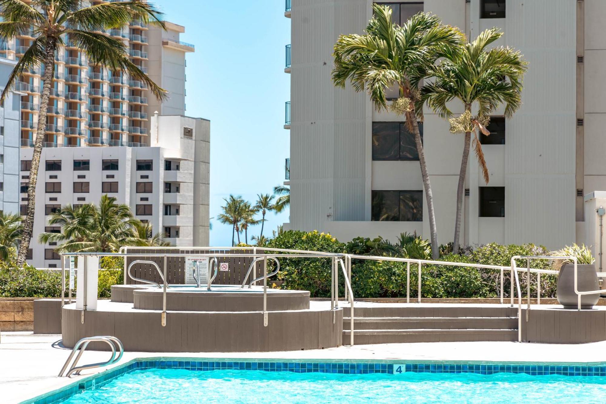 Waikiki Banyan 1Br With Great Ocean Views, Steps To Beach & Parking! Хонолулу Екстериор снимка