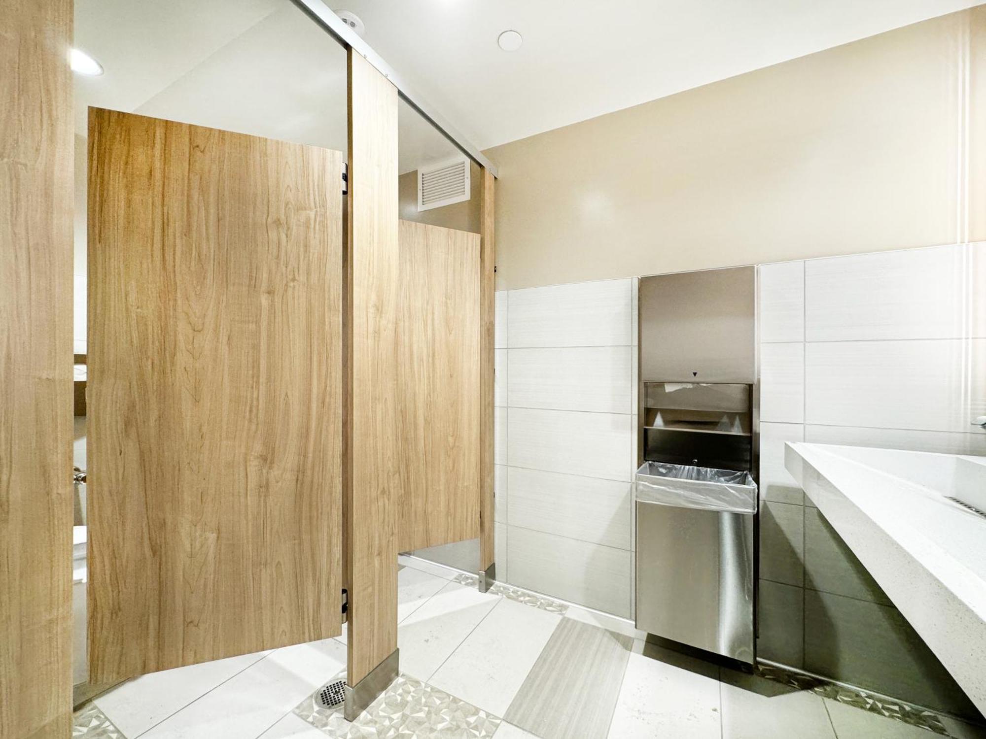 Waikiki Banyan 1Br With Great Ocean Views, Steps To Beach & Parking! Хонолулу Екстериор снимка