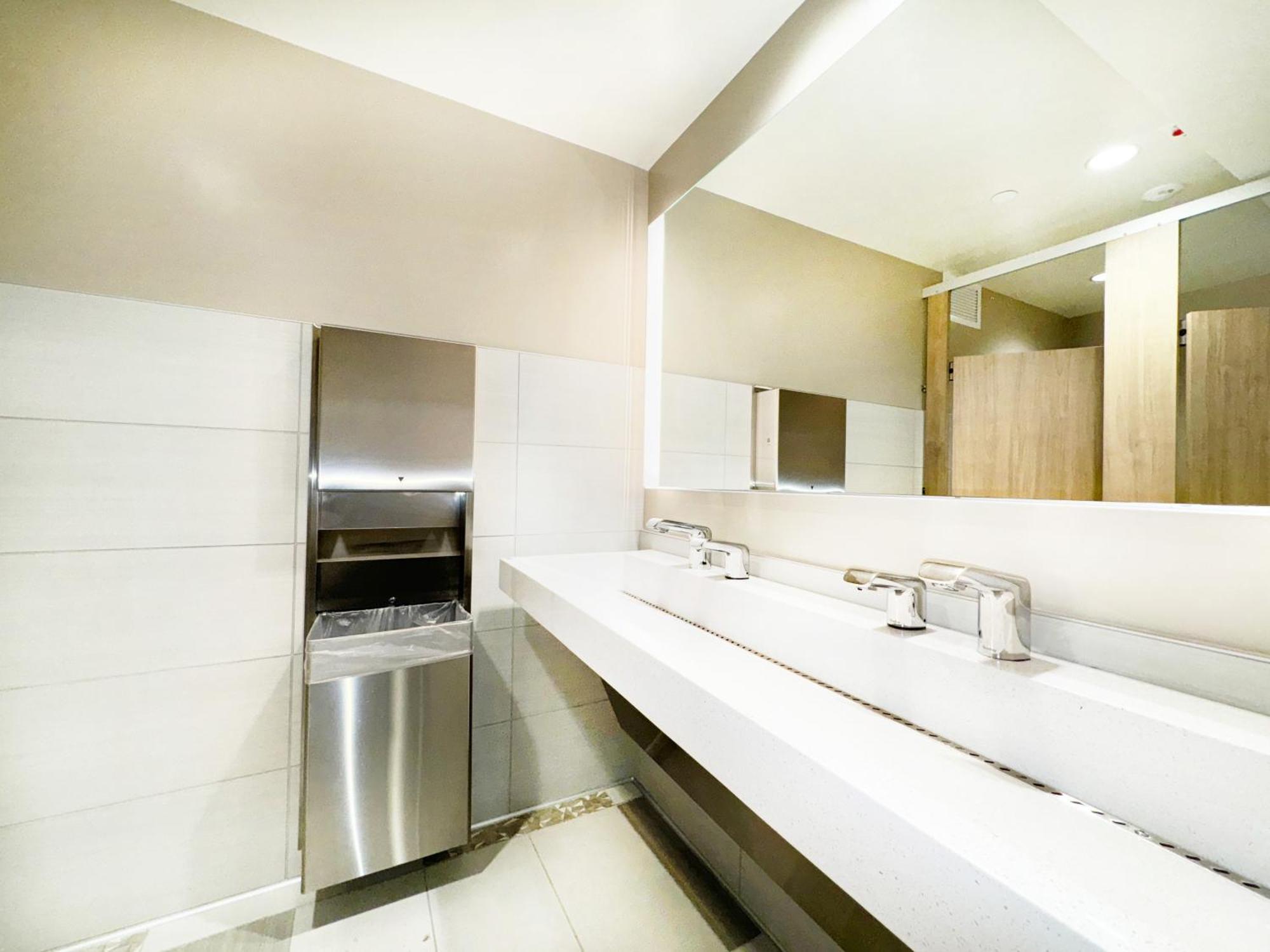 Waikiki Banyan 1Br With Great Ocean Views, Steps To Beach & Parking! Хонолулу Екстериор снимка